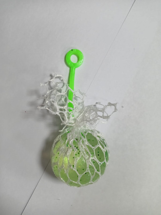 Игрушка-мялка антистресс белая сетка, прозрачный шарик с блестками и зеленым хвостиком